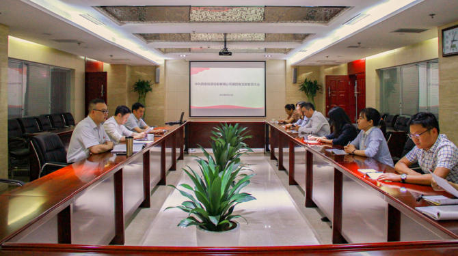 杜巖岫同志參加支部活動，為黨員講授黨課