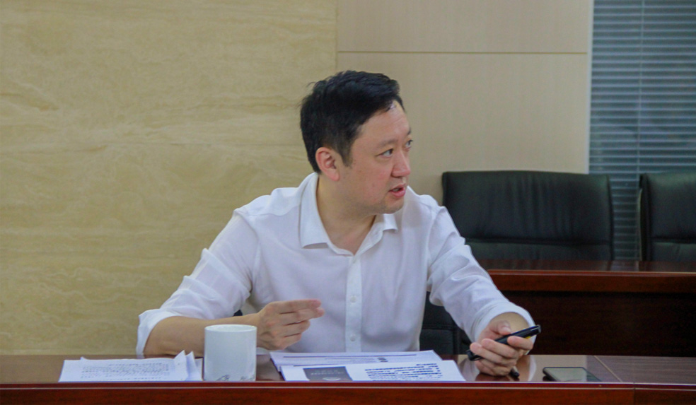 杜巖岫同志參加支部活動，為黨員講授黨課