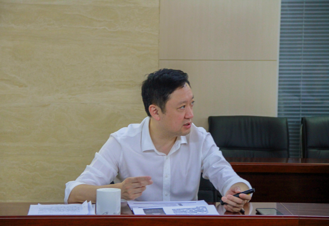 杜巖岫同志參加支部活動，為黨員講授黨課