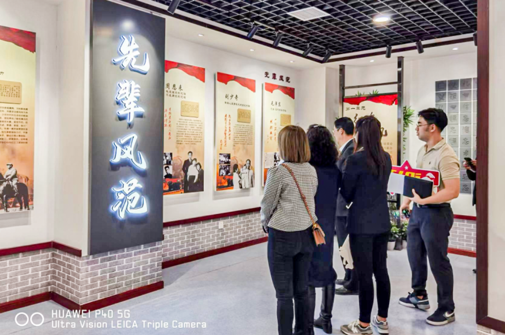 公司固定收益部黨支部、投行業(yè)務部黨支部、綜合事務部與金融（產(chǎn)業(yè)）基地保障黨支部開展聯(lián)合黨日活動