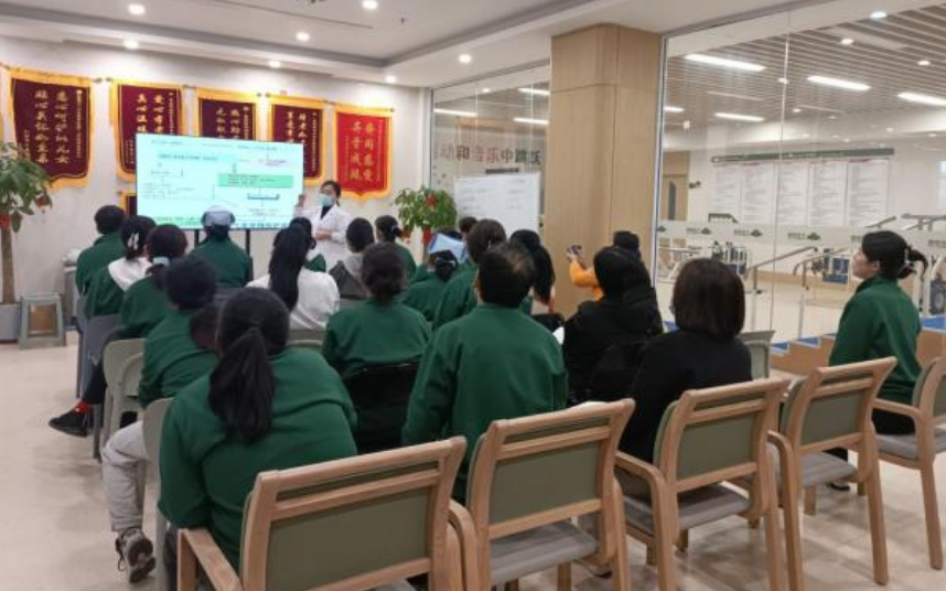 “救”在身邊！共筑服務(wù)安全——頤信養(yǎng)老舉辦急救技能培訓(xùn)