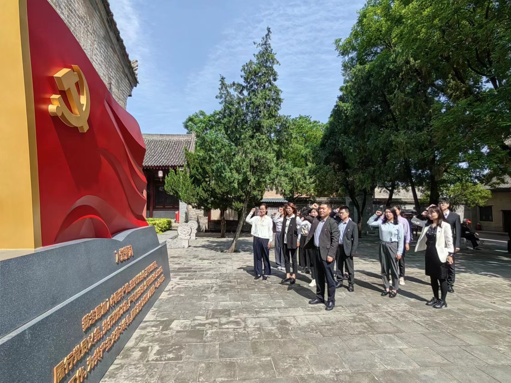 “重溫紅色歲月，弘揚革命精神” ——人力資源中心支部暨投資管理部黨支部主題聯(lián)合黨日活動