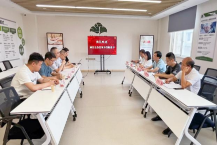 麻江縣縣委副書記、縣人民政府縣長楊興濤一行到頤信養(yǎng)老公司進行康養(yǎng)項目考察